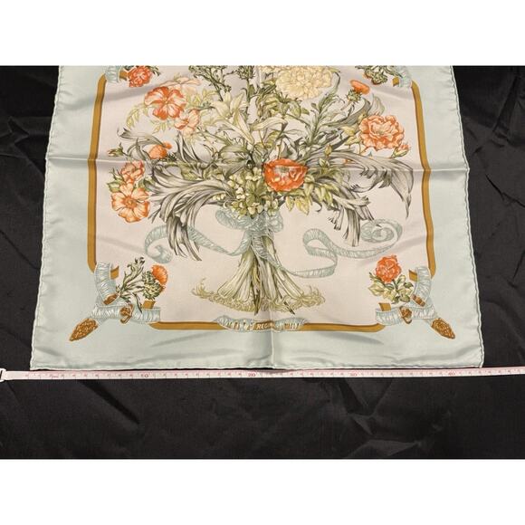 Hermes Pocket Square Neck Scarf Regina by Leila Menchari 100% Silk Vintage RARE! - Picture 7 of 7